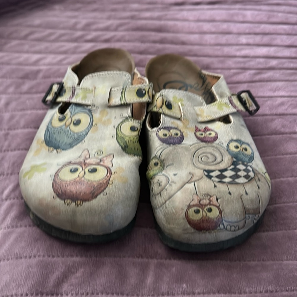 Calceo mules with owls and elephant on them, size 38